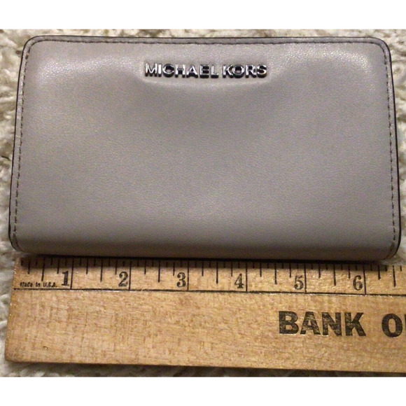 Michael Kors Wallet Gray Soft Leather Snap Zipper ID Window EUC 920A - Picture 5 of 5